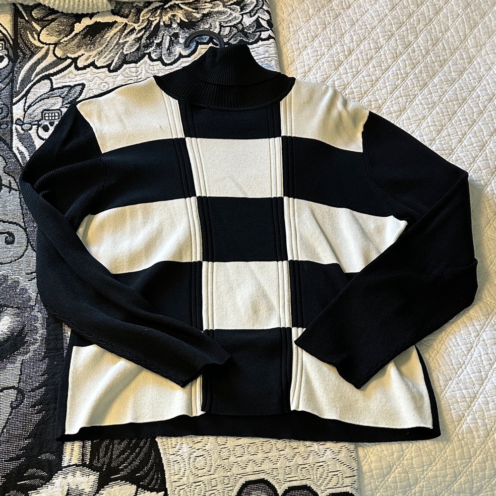 💕Free bundle add on Laura Petites checker sweater